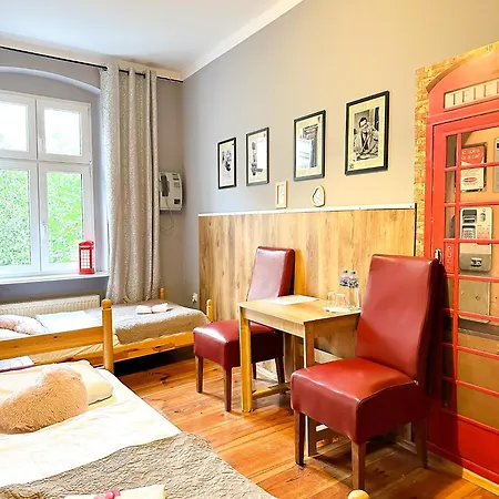 Explorer Old Town & #don't Be A Tourist, Be An Explorer! Albergue