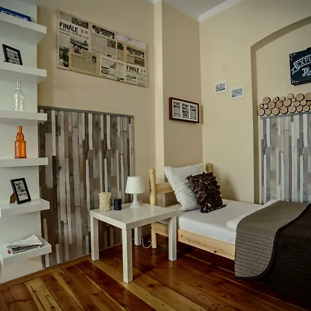 Explorer Old Town & #don't Be A Tourist, Be An Explorer! Albergue *