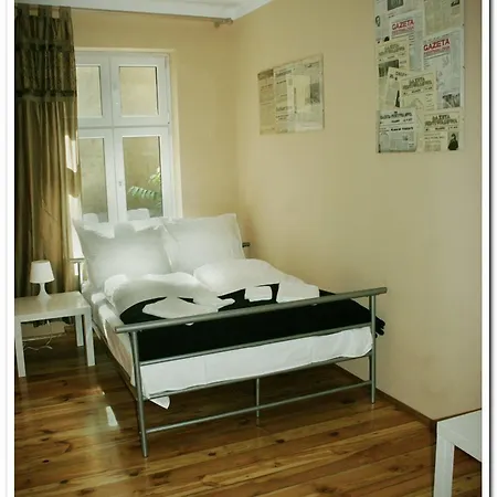 Explorer Old Town & #don't Be A Tourist, Be An Explorer! Albergue