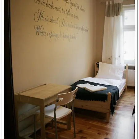 Explorer Old Town & #don't Be A Tourist, Be An Explorer! 旅馆 波兹南