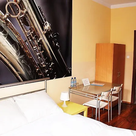 Albergue Explorer Old Town & #don't Be A Tourist, Be An Explorer! *