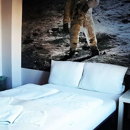 Explorer Old Town & #don't Be A Tourist, Be An Explorer! 旅馆 波兹南