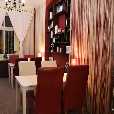 Albergue Explorer Old Town & #don't Be A Tourist, Be An Explorer!