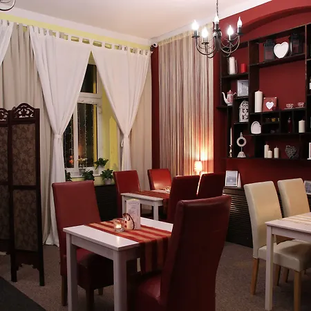 Albergue Explorer Old Town & #don't Be A Tourist, Be An Explorer! *