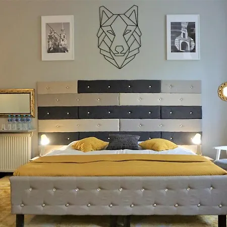 Albergue Explorer Old Town & #don't Be A Tourist, Be An Explorer!