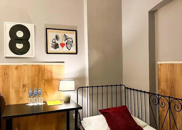 Explorer Old Town & #don't Be A Tourist, Be An Explorer! Poznań