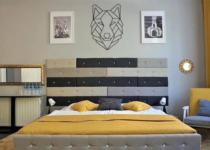 Vandrerhjem Explorer Old Town & #don't Be A Tourist, Be An Explorer! *