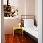 Explorer Old Town & #don't Be A Tourist, Be An Explorer! ホステル