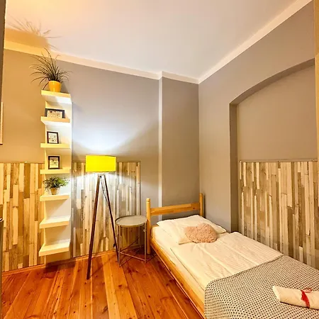 Explorer Old Town & #don't Be A Tourist, Be An Explorer! Hostel