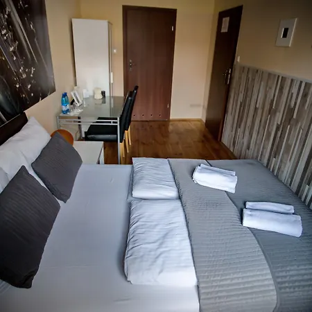 Explorer Old Town & #don't Be A Tourist, Be An Explorer! ホステル ポズナン