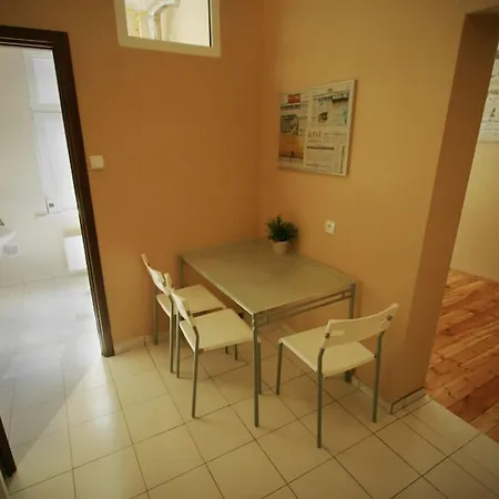 Hostel Explorer Old Town & #don't Be A Tourist, Be An Explorer! *