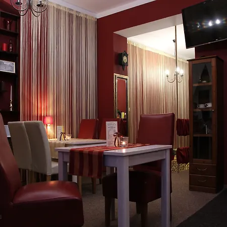 Explorer Old Town & #don't Be A Tourist, Be An Explorer! Hostel