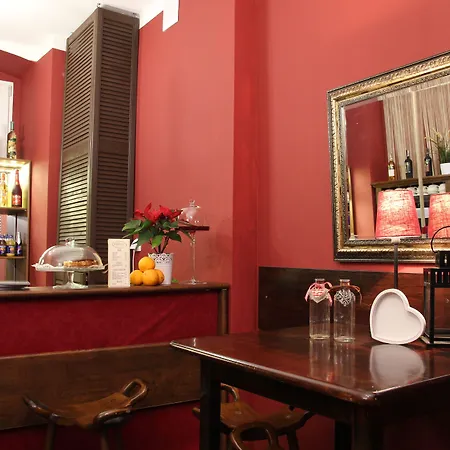 Explorer Old Town & #don't Be A Tourist, Be An Explorer! ホステル