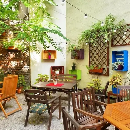 Hostel Explorer Old Town & #don't Be A Tourist, Be An Explorer! Πόζναν