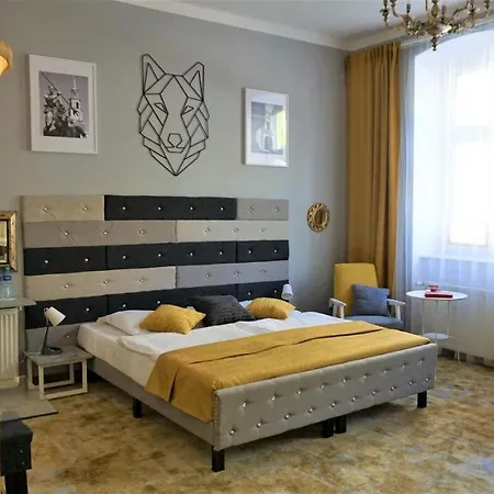 Explorer Old Town & #don't Be A Tourist, Be An Explorer! Hostel