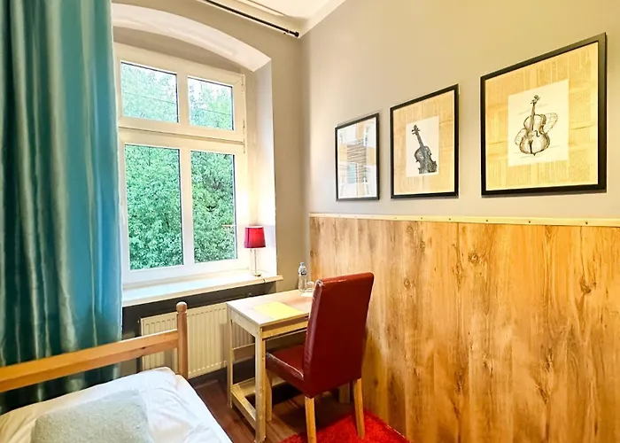 Hostel Explorer Old Town & #don't Be A Tourist, Be An Explorer! *