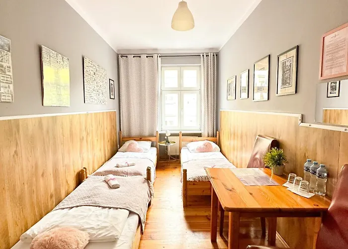 Explorer Old Town & #don't Be A Tourist, Be An Explorer! Hostel