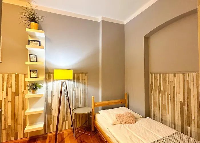 Explorer Old Town & #don't Be A Tourist, Be An Explorer! Hostel