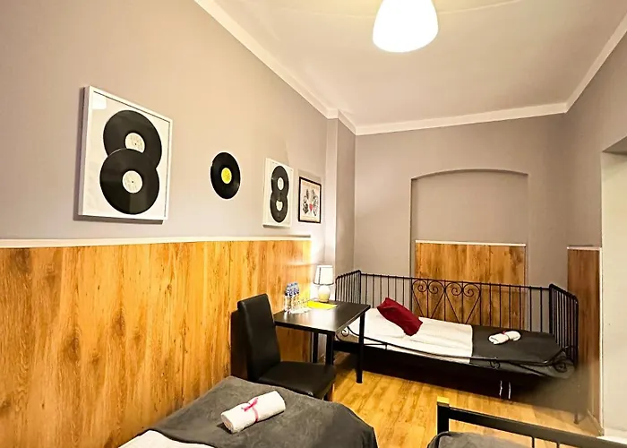 Hostel Explorer Old Town & #don't Be A Tourist, Be An Explorer! *