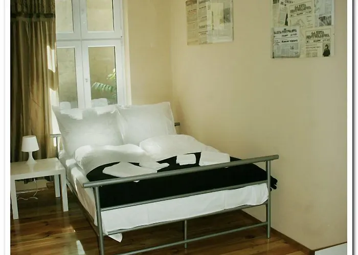 Explorer Old Town & #don't Be A Tourist, Be An Explorer! Hostel