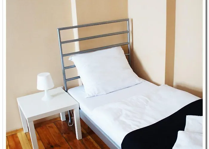 Hostel Explorer Old Town & #don't Be A Tourist, Be An Explorer! *