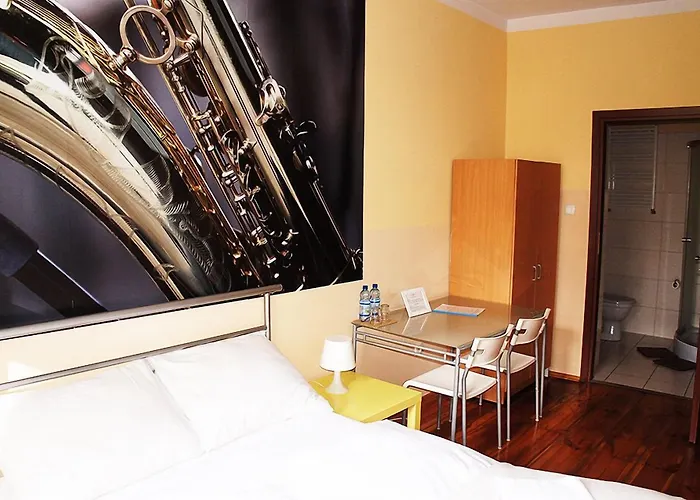 Hostel Explorer Old Town & #don't Be A Tourist, Be An Explorer! *