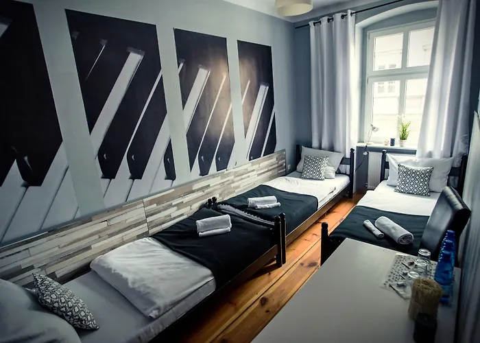 Explorer Old Town & #don't Be A Tourist, Be An Explorer! Hostel *