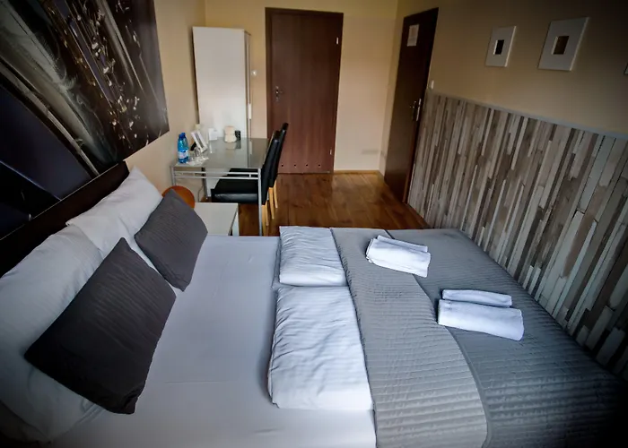 Explorer Old Town & #don't Be A Tourist, Be An Explorer! Hostel Poznan