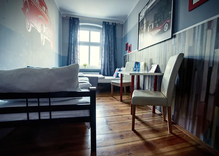 Explorer Old Town & #don't Be A Tourist, Be An Explorer! Hostel *