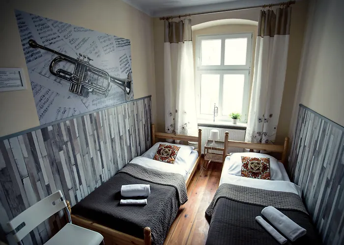 Explorer Old Town & #don't Be A Tourist, Be An Explorer! Hostel Poznan