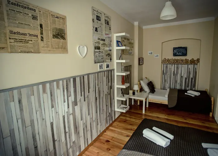 Hostel Explorer Old Town & #don't Be A Tourist, Be An Explorer!