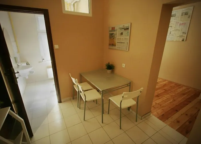 Hostel Explorer Old Town & #don't Be A Tourist, Be An Explorer! *