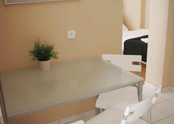 Explorer Old Town & #don't Be A Tourist, Be An Explorer! Hostel Poznan