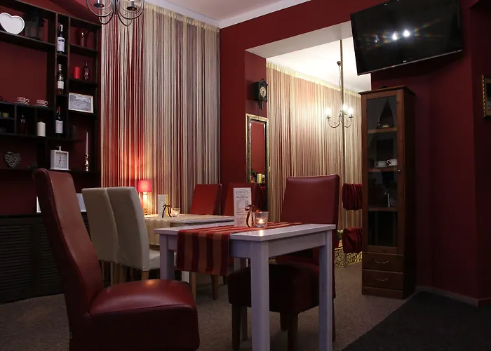 Explorer Old Town & #don't Be A Tourist, Be An Explorer! Hostel