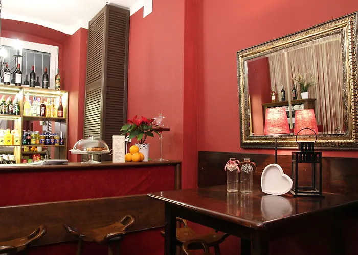 Explorer Old Town & #don't Be A Tourist, Be An Explorer! Hostel