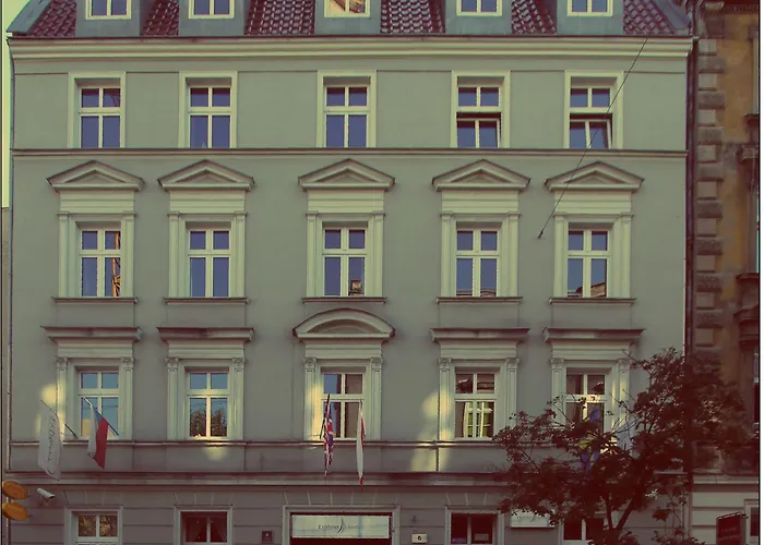 Hostel Explorer Old Town & #don't Be A Tourist, Be An Explorer!