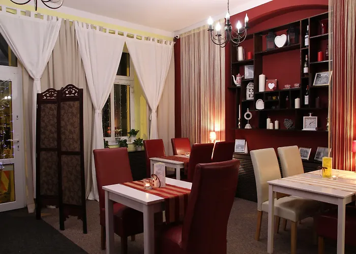 Hostel Explorer Old Town & #don't Be A Tourist, Be An Explorer! *