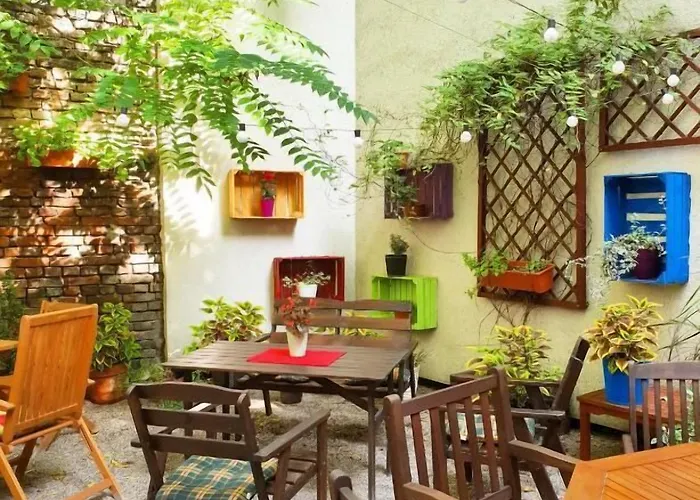 Hostel Explorer Old Town & #don't Be A Tourist, Be An Explorer! Poznan