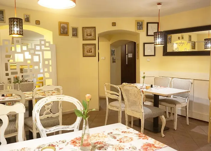 Explorer Old Town & #don't Be A Tourist, Be An Explorer! Hostel Poznan