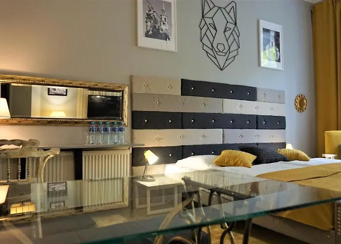 Hostel Explorer Old Town & #don't Be A Tourist, Be An Explorer! *