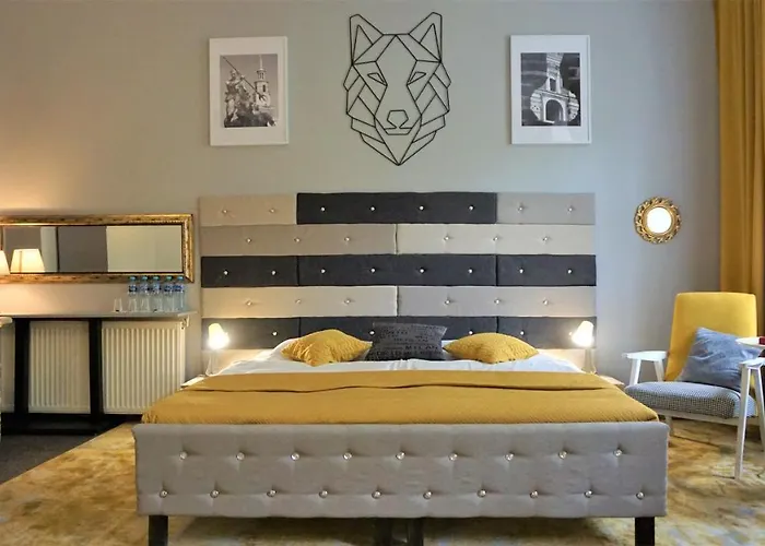 Hostel Explorer Old Town & #don't Be A Tourist, Be An Explorer!