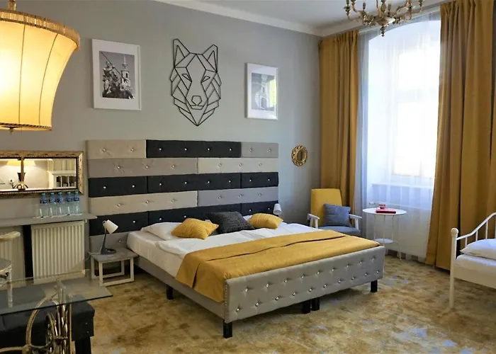 Explorer Old Town & #don't Be A Tourist, Be An Explorer! Hostel